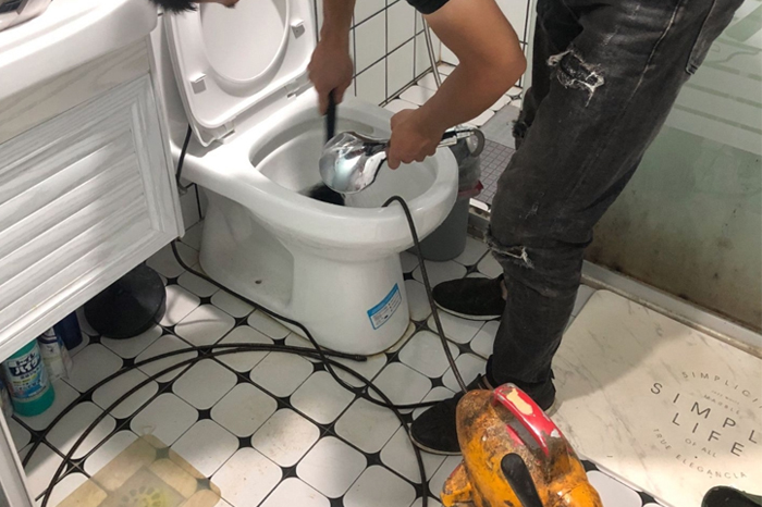 景谷马桶堵塞自己疏通还是找师傅?专业上门服务让你省时更省心